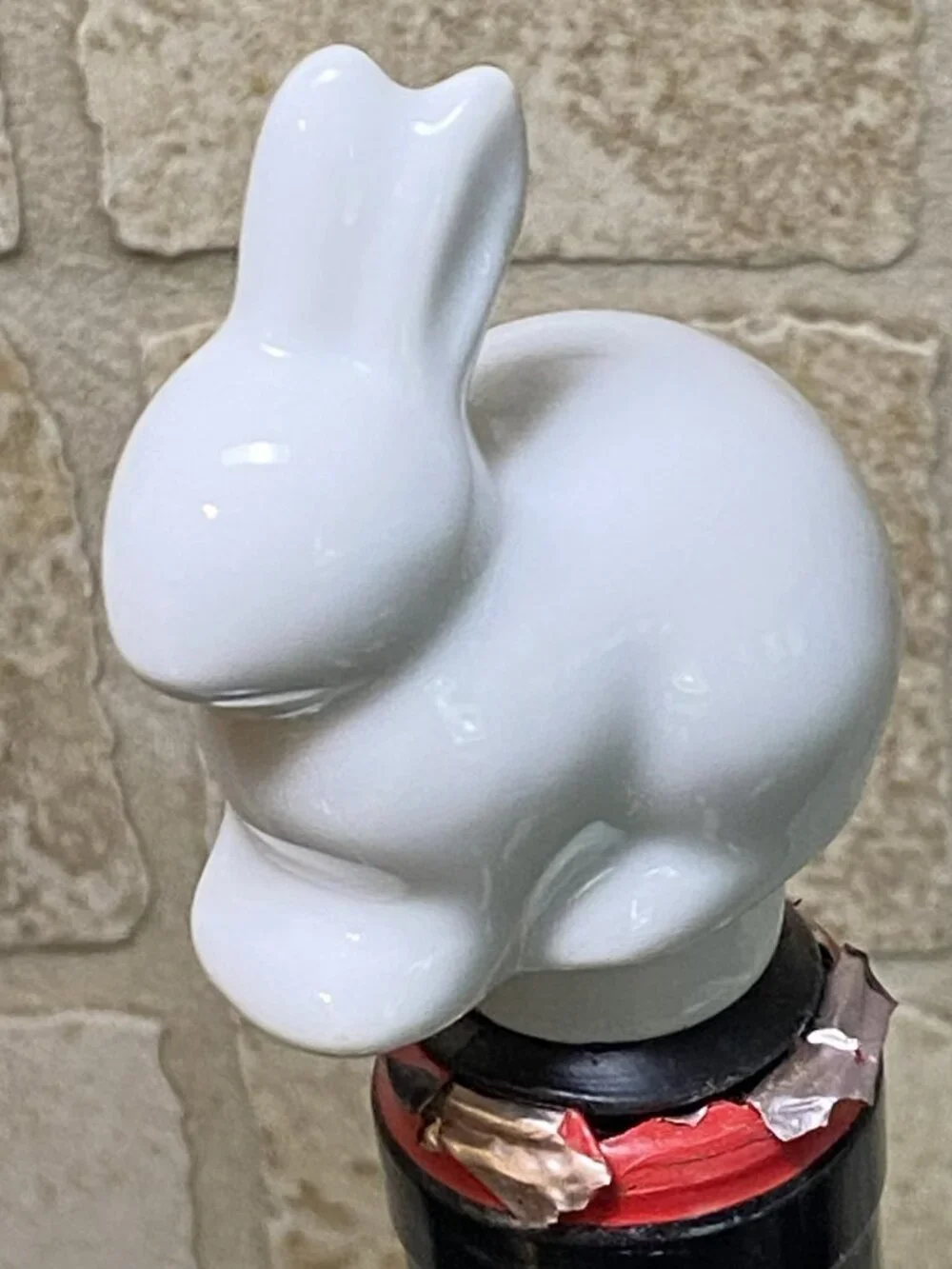 Threshold Whimsical White Glazed Bunny Wine Bottle Stopper w/Gold Accented Tail